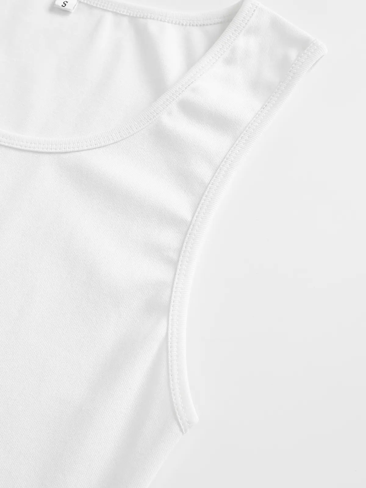 3-Pack Men’s Tank Tops, Men’s Sleeveless T-Shirts, Men’s Cotton Tank Tops Crew neck, simple design; soft, stretchy fabric that feels gentle against the skin and is breathable when worn. Suitable for everyday layering, home wear/sleeping, and workouts/runn
