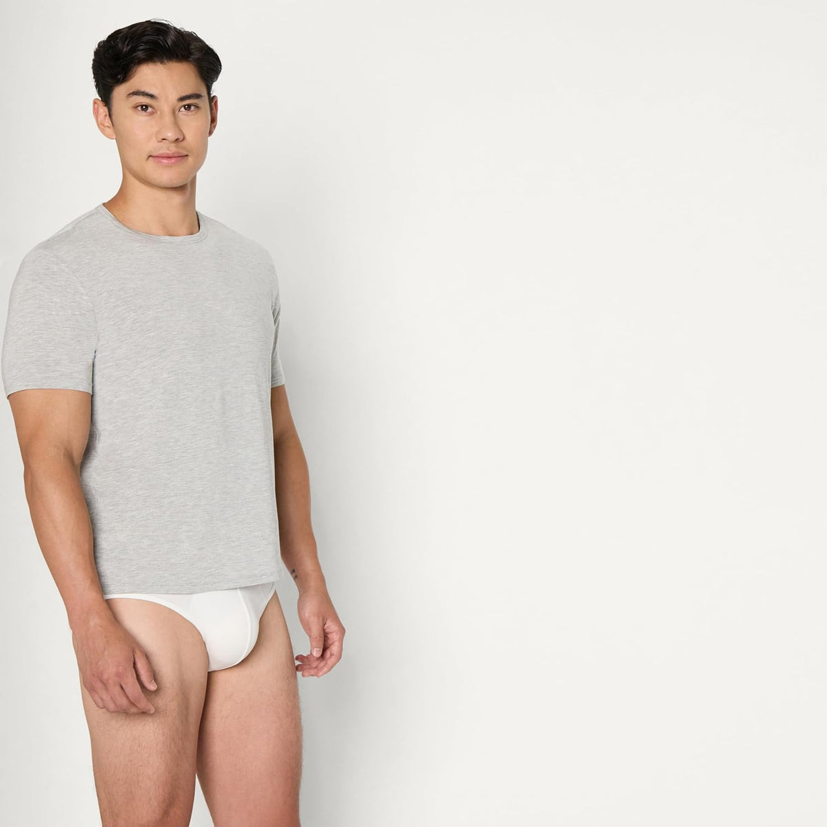 Amazon Essentials Men's Super Soft Lightweight Modal Short-Sleeve Undershirt, Pack of 2