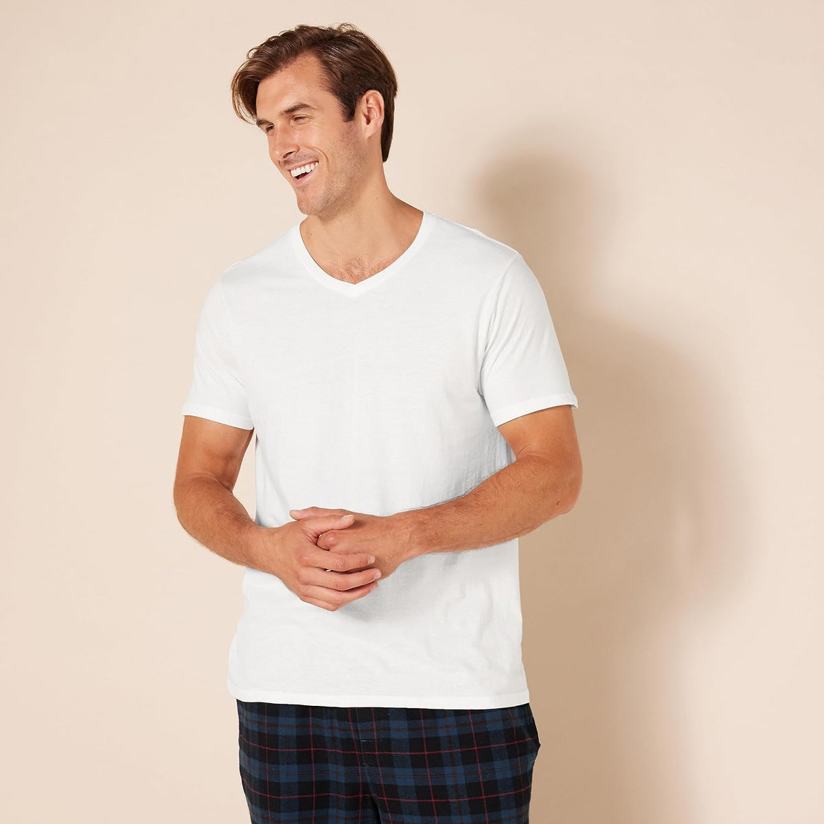 Amazon Essentials Men's Slim Fit V-Neck Undershirt, Breathable Cotton, Pack of 6